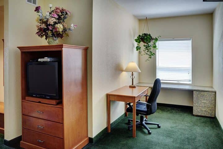 Room 17 of 28