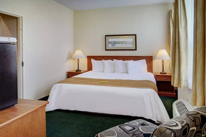 Room 16 of 28